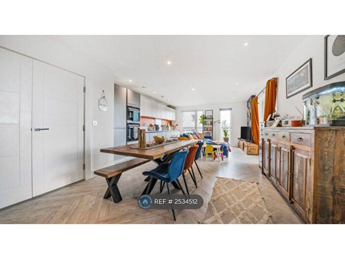 2 Bedroom Flat To Rent In Jacquard Apartments, London, SW18