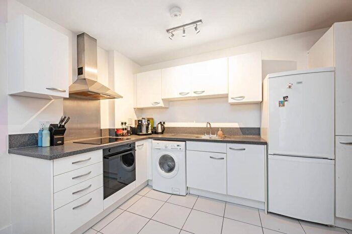 1 Bedroom Flat For Sale In Gowers Walk, Aldgate, London, E1