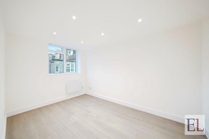 2 Bedroom Flat For Sale In Field End Road, Pinner, HA5