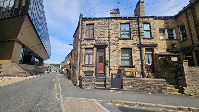 1 Bedroom End Of Terrace House For Sale In St. Johns Place, Halifax, HX1