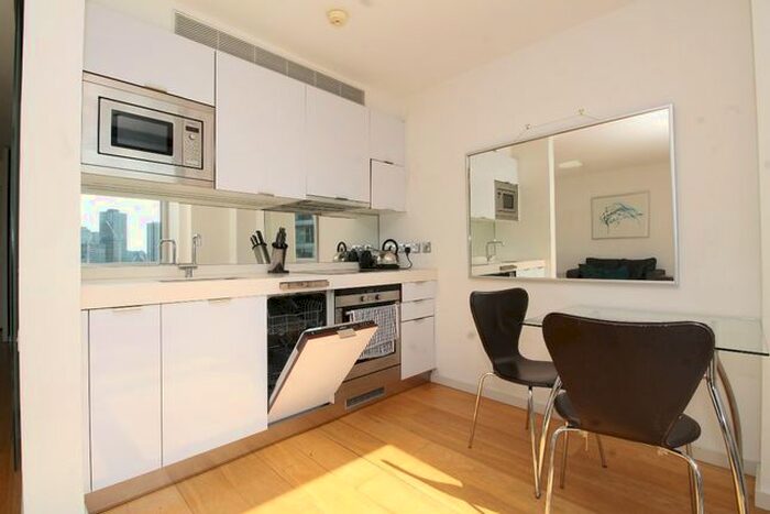 Studio To Rent In Ontario Tower, Fairmont Avenue, London, E14