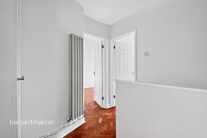 2 Bedroom Flat For Sale In Felbridge Close, Sutton, SM2