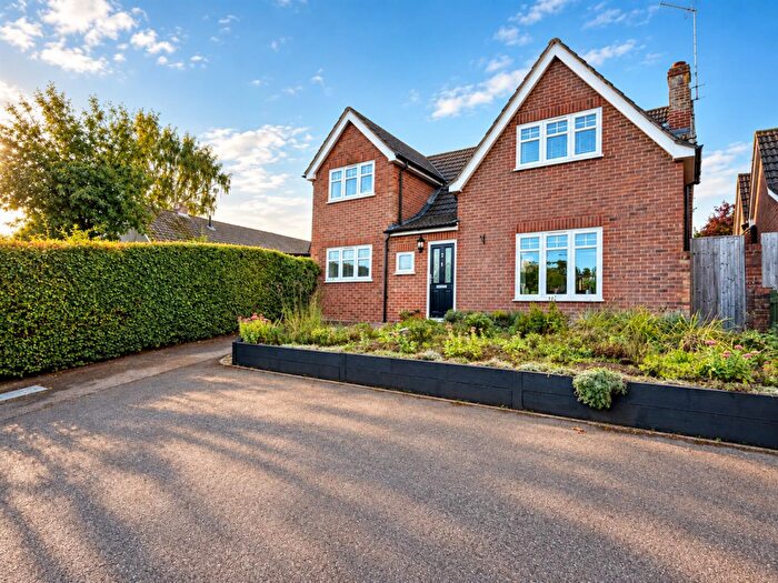3 Bedroom Detached House For Sale In Old Copse Gardens, Sonning Common, RG4