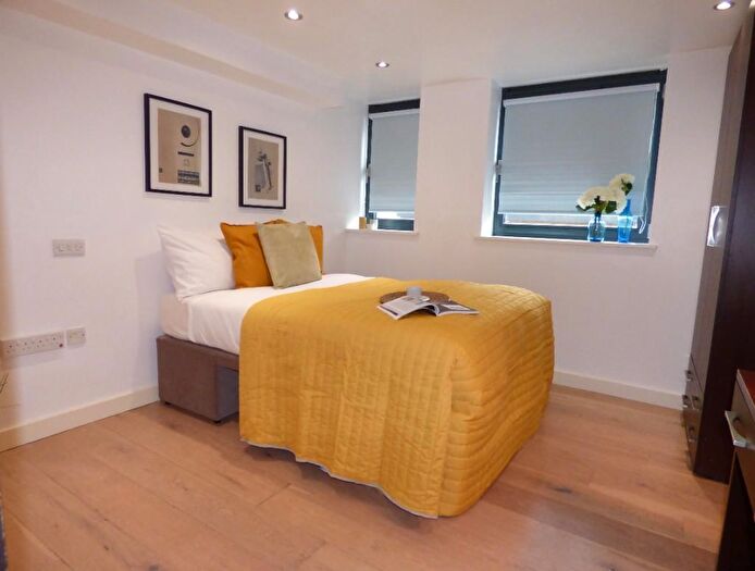 Studio To Rent In - Kilburn High Road, London, NW6