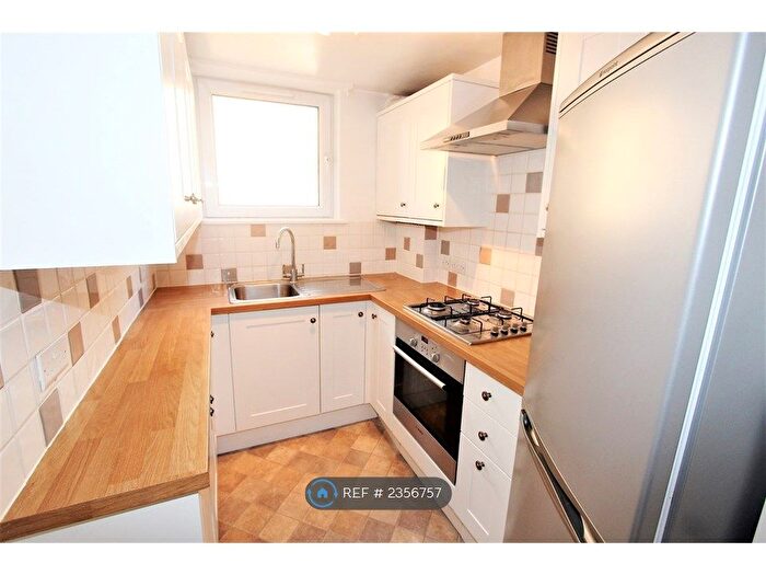 1 Bedroom Flat To Rent In Lenan Court, London, W13