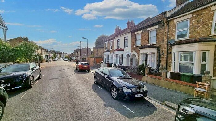 2 Bedroom Flat To Rent In Frith Road, Leytonstone, E11