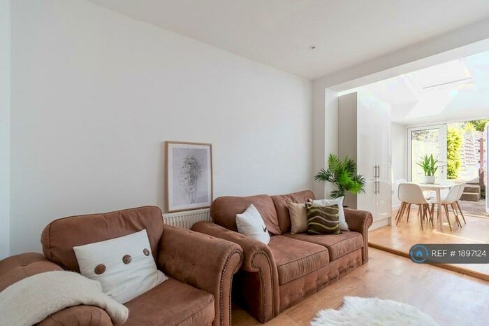 6 Bedroom Terraced House To Rent In West Avenue, Bath, BA2