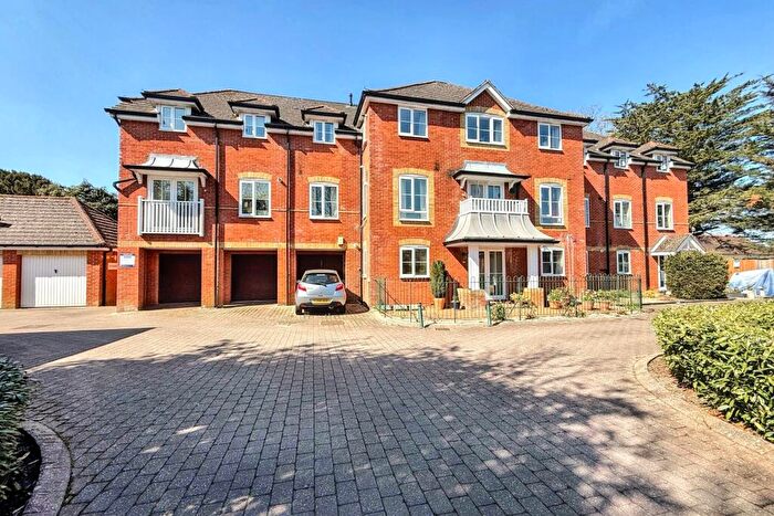 2 Bedroom Flat For Sale In Fordingbridge, SP6