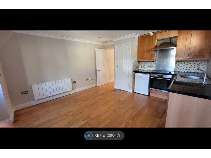 1 Bedroom Flat To Rent In Belgravia House, London, SW17