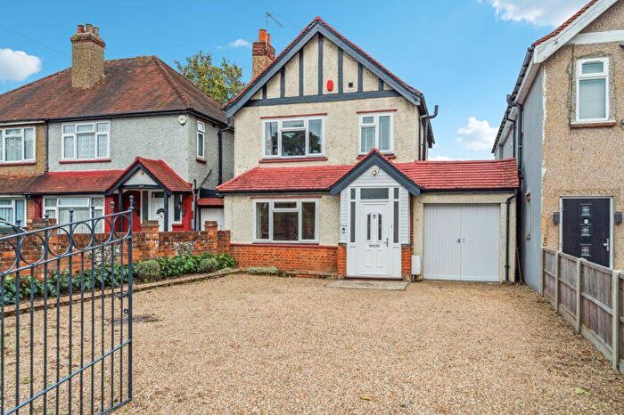 3 Bedroom House To Rent In Farnham Road, Slough £pcm Detached House Bedrooms Bathrooms, SL2