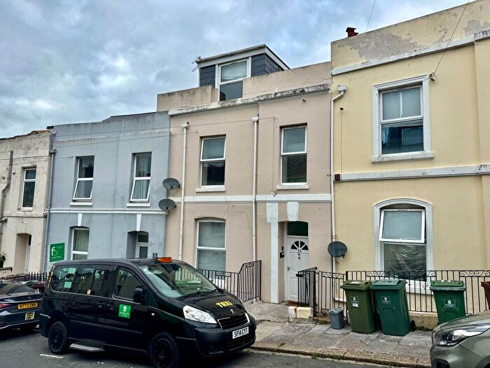 2 Bedroom Flat To Rent In Arundel Crescent, Plymouth, PL1