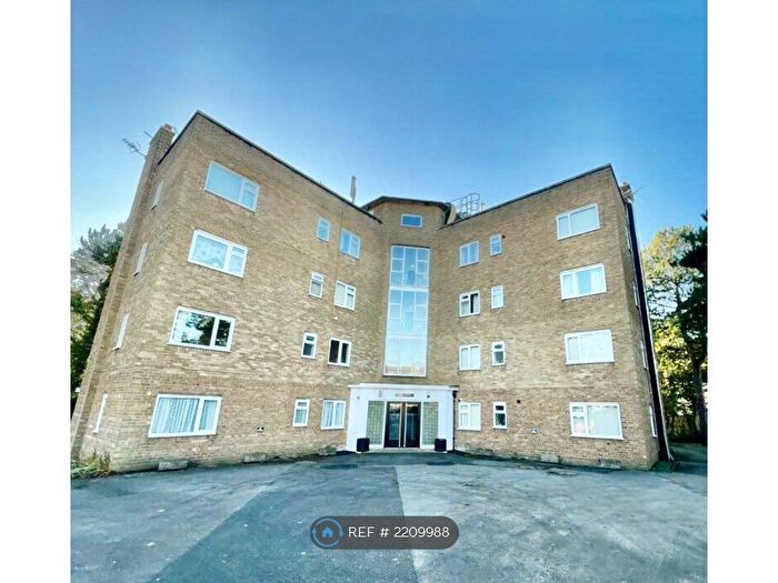 2 Bedroom Flat To Rent In Dale Court, Heswall, CH60