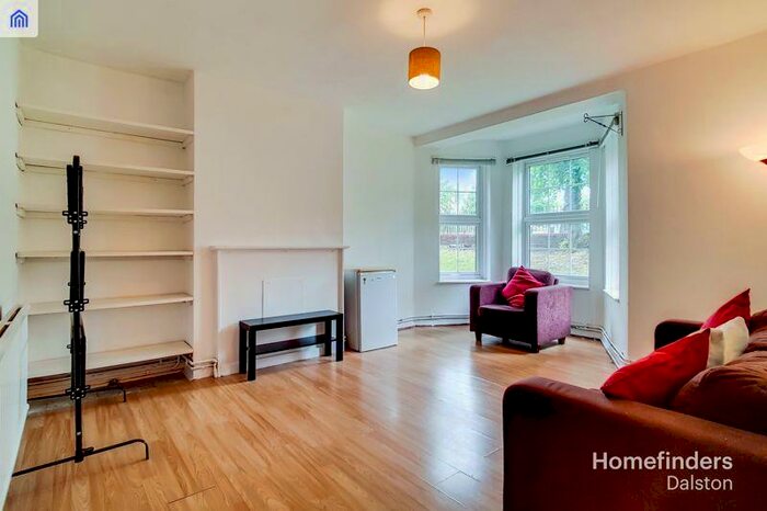 3 Bedroom Flat To Rent In Pembury Road, Clapton, E5