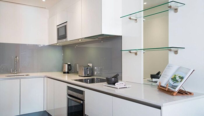 2 Bedroom Flat To Rent In Green Street, Mayfair, London, W1K
