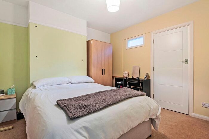 5 Bedroom Semi-Detached House To Rent In Ashenden Road, Guildford, GU2