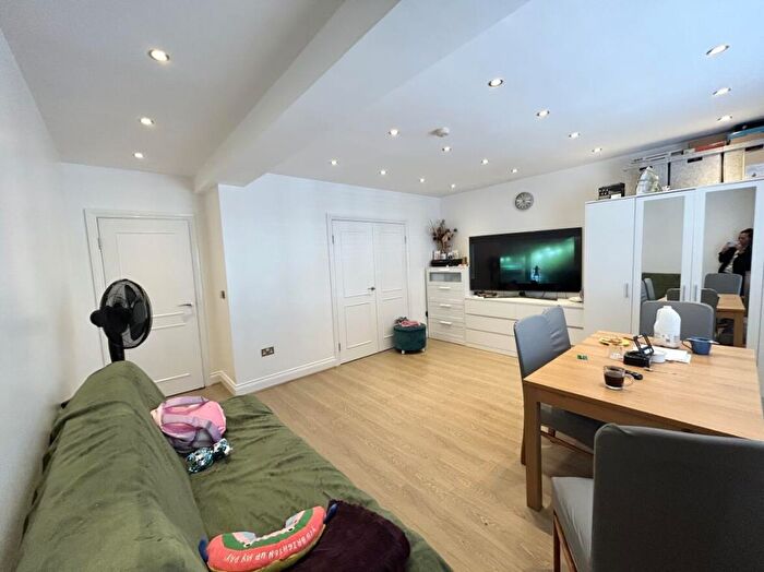 1 Bedroom Flat To Rent In Market Place, Newbury, RG14