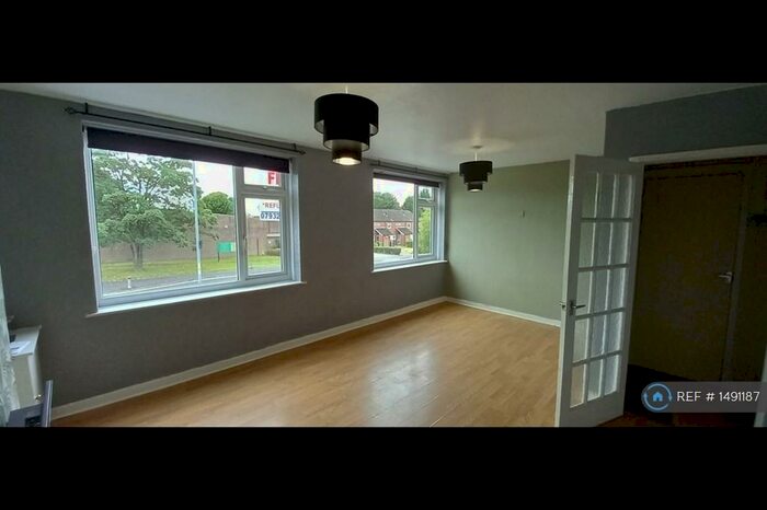 3 Bedroom Flat To Rent In Great Barr, Birmingham, B43