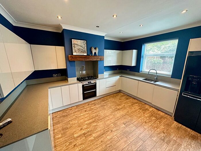 3 Bedroom Property To Rent In Bradford Road, Wakefield, WF1