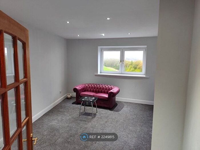 2 Bedroom Flat To Rent In East William Street, Greenock, PA15