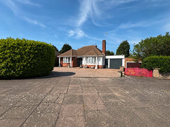 3 Bedroom Detached Bungalow To Rent In Chorley Wood Road, Leicester, LE5