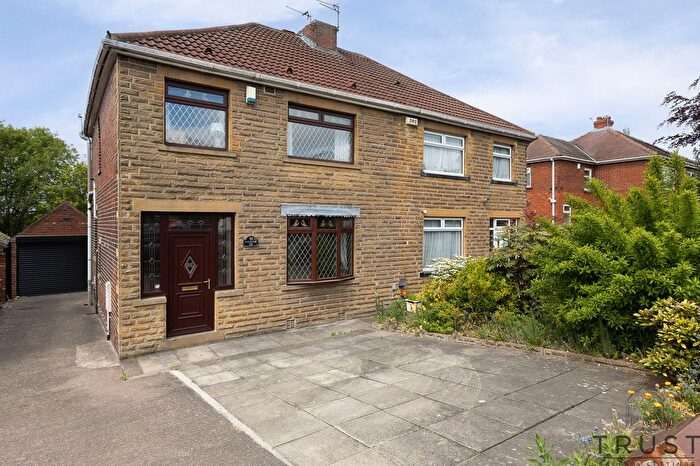3 Bedroom Semi-Detached House For Sale In Field Head Lane, Birstall, WF17