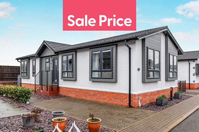 2 Bedroom Park Home For Sale In Northampton, Northamptonshire, NN6