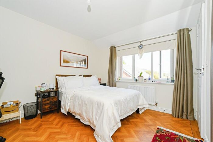 4 Bedroom End Of Terrace House For Sale In Homington Terrace, Swindon, SN3