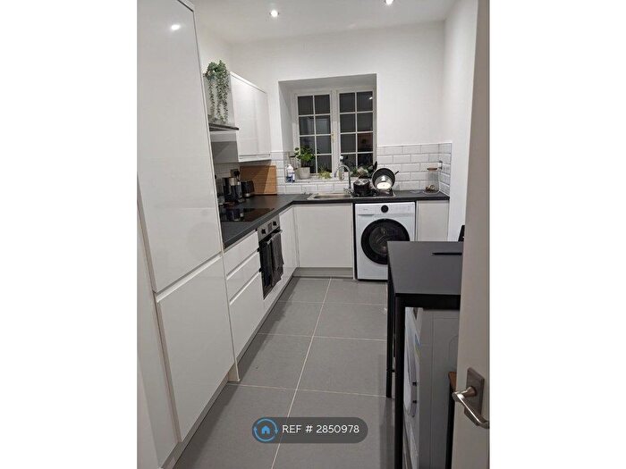 1 Bedroom Flat To Rent In East Street, Warminster, BA12