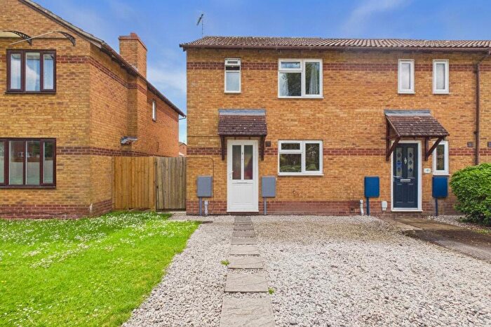 3 Bedroom Terraced House For Sale In Johnson Avenue, Brackley, NN13