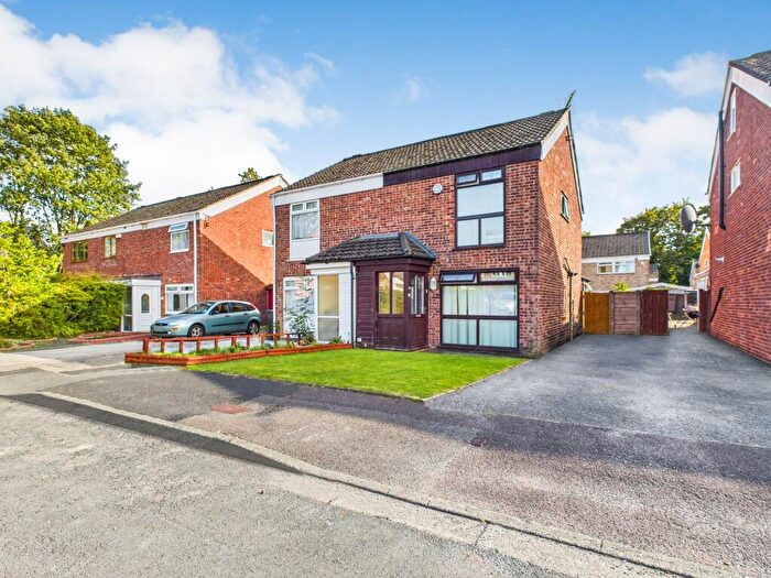 3 Bedroom Semi-Detached House To Rent In Dovey Close, Tyldesley, M29