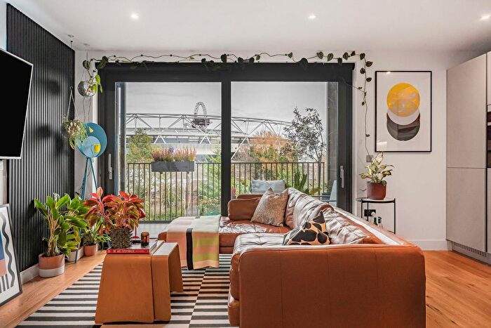 1 Bedroom Flat For Sale In Navigators Walk, London, E3