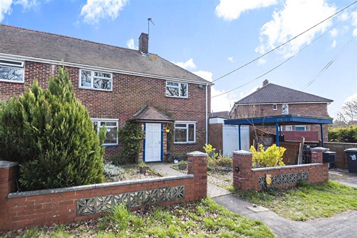 3 Bedroom Semi Detached House For Sale In Grange Road, Netley Abbey, SO31