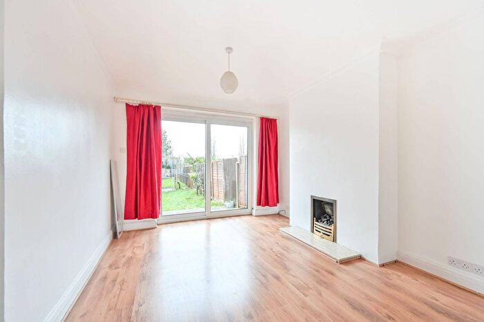 4 Bedroom Terraced House To Rent In Whitton Avenue East, Perivale, Greenford, UB6