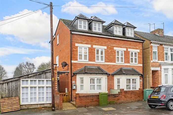 4 Bedroom Semi Detached House For Sale In St. Peters Avenue, Kettering, NN16