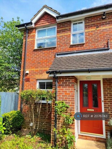 2 Bedroom End Of Terrace House To Rent In Shire Place, Redhill, RH1