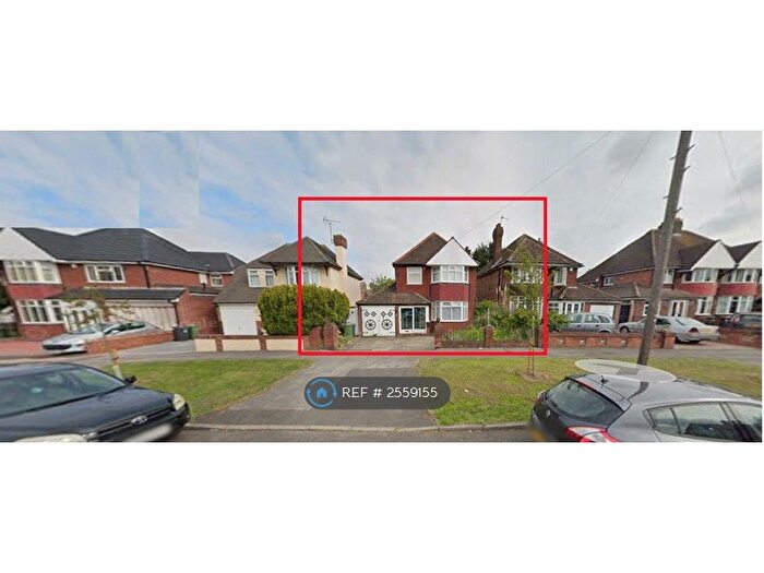 4 Bedroom Detached House To Rent In Montfort Road, Walsall, WS2