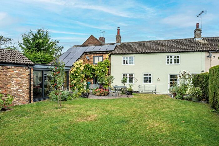 4 Bedroom Semi-Detached House For Sale In Chequers Lane, Pitstone, Leighton Buzzard, LU7