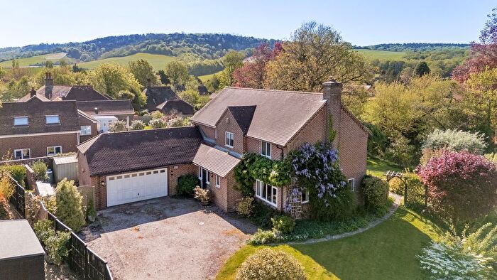 4 Bedroom Detached House For Sale In High Meadow, Cocking, GU29