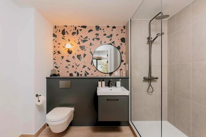2 Bedroom Apartment To Rent In Inkwell Place, Birmingham, B16