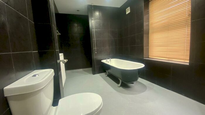 2 Bedroom Flat To Rent In High Street, Hucknall, Nottingham, NG15