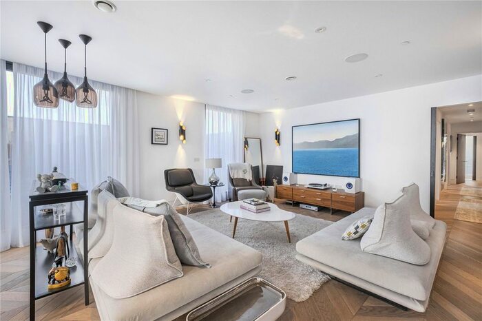 3 Bedroom Flat To Rent In Hatton Wall, London, EC1N