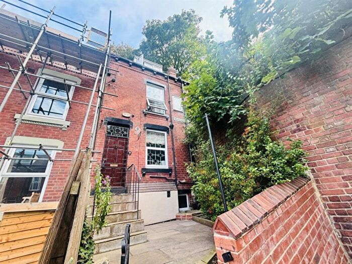 4 Bedroom End Of Terrace House To Rent In Wharfedale Grove, Meanwood, Leeds, LS7
