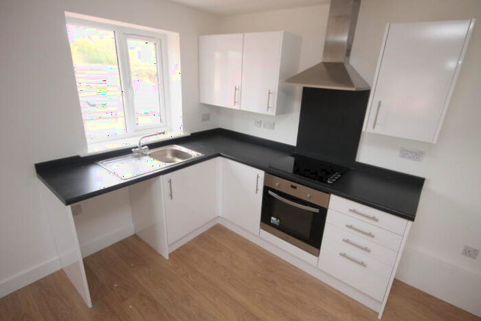 2 Bedroom Flat To Rent In Stanningley Road, Leeds, LS13