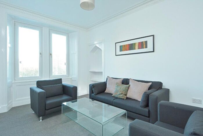 3 Bedroom Flat To Rent In Dundee Terrace, Edinburgh, EH11
