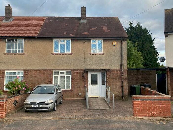 3 Bedroom Semi-Detached House To Rent In Northdrift Way, Luton, LU1