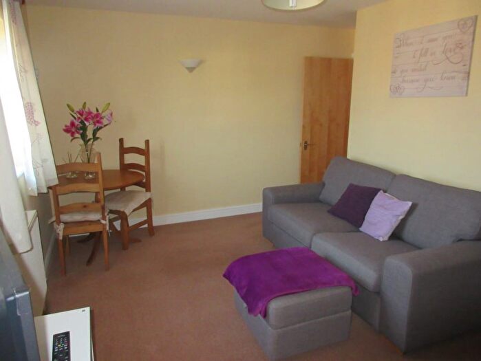 1 Bedroom Flat To Rent In North Street, Nailsea, BS48