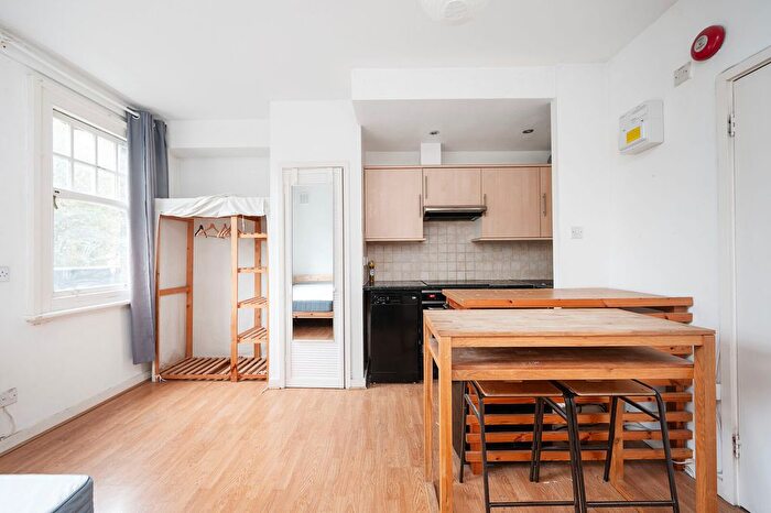 Studio For Sale In Clarence Place, Clapton, London, E5