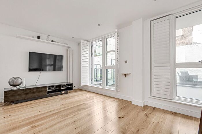 2 Bedroom Flat To Rent In Gerards Place, Clapham Park Road, SW4
