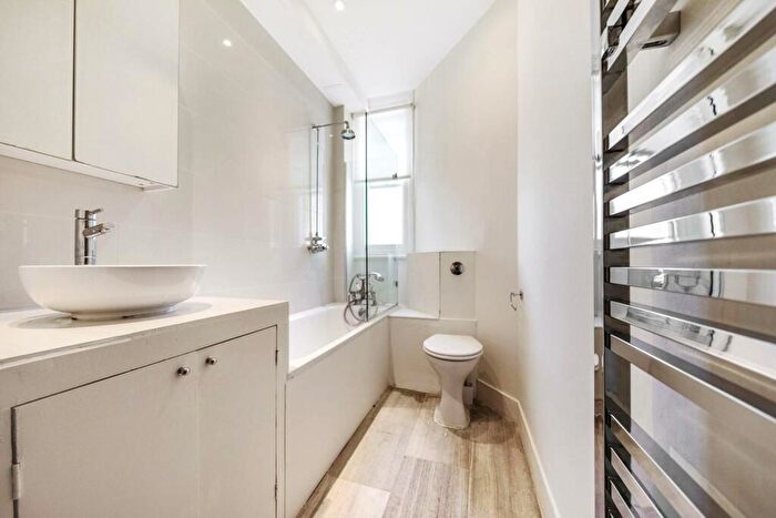 1 Bedroom Flat To Rent In Prince Of Wales Mansions, Prince Of Wales Drive, London, SW11