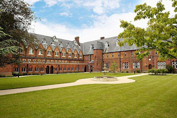 1 Bedroom Apartment To Rent In Convent Court, Hatch Lane, Windsor, Berkshire, SL4